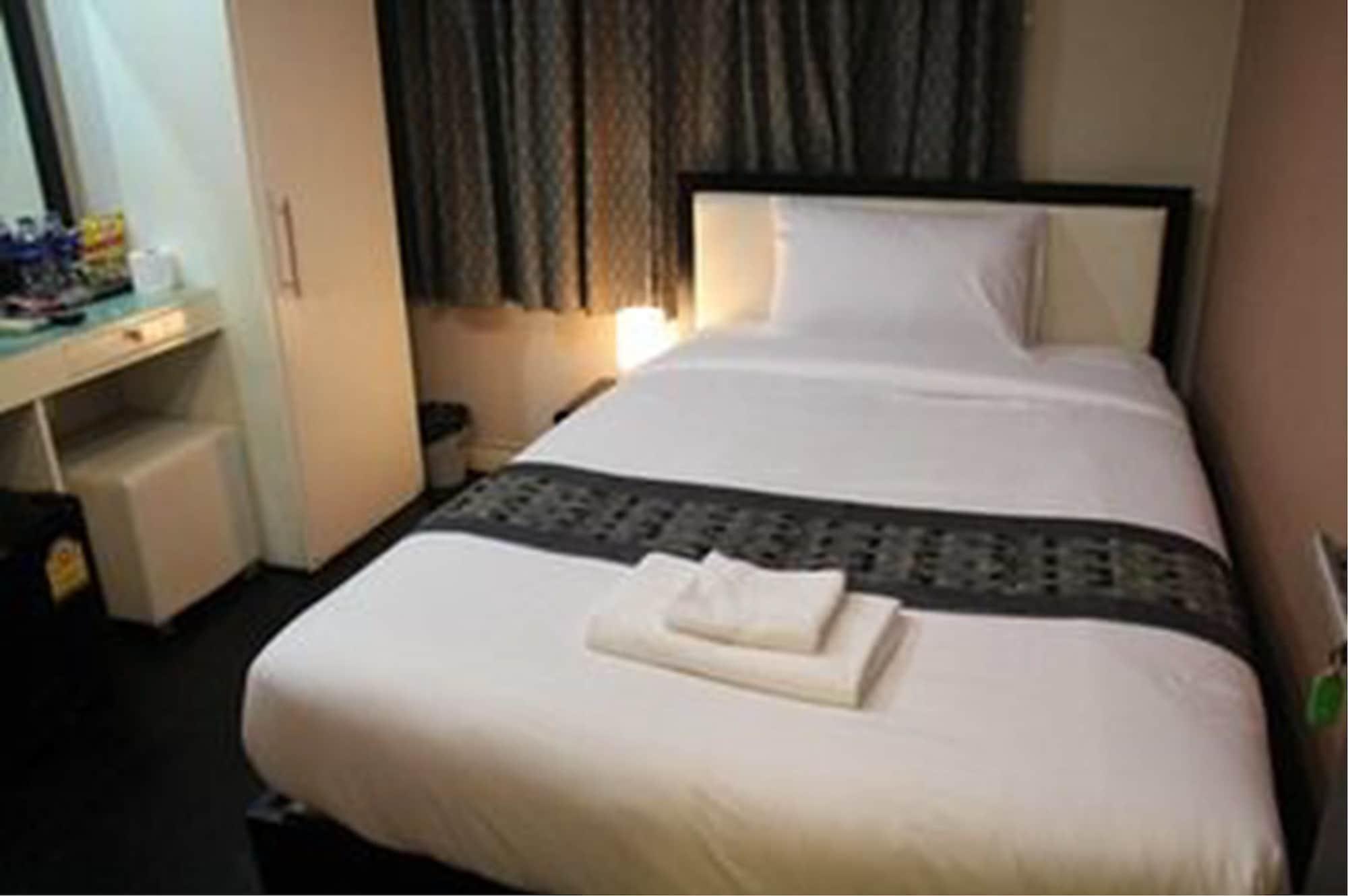 Hotel V30 Sukhumvit Bangkok Esterno foto
