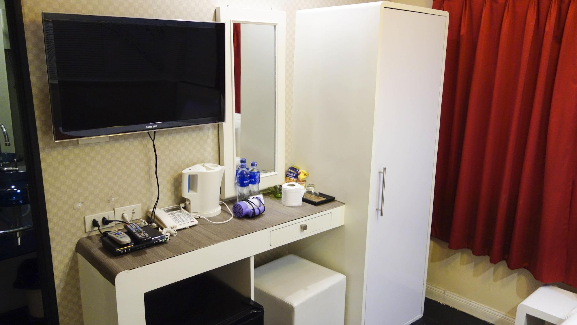 Hotel V30 Sukhumvit Bangkok Esterno foto