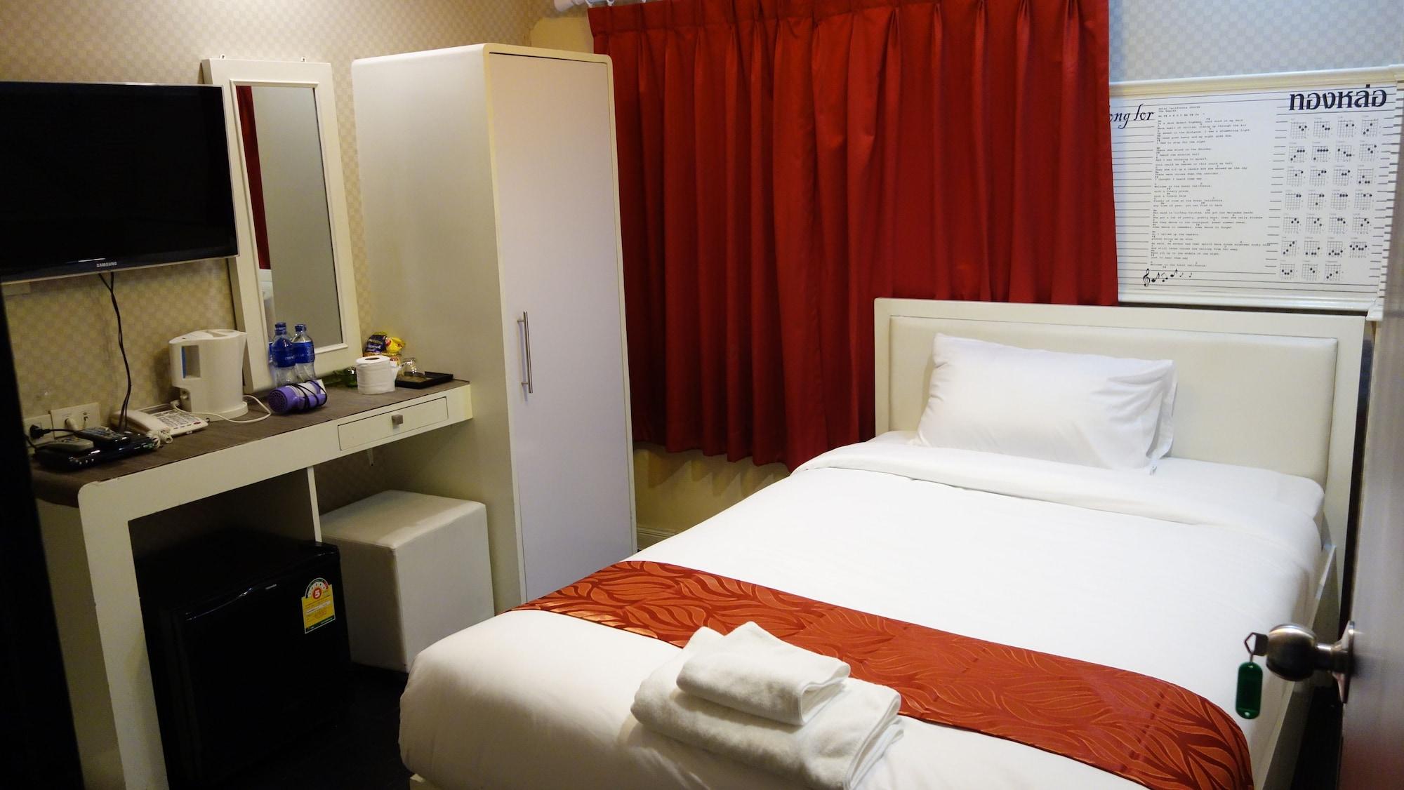 Hotel V30 Sukhumvit Bangkok Esterno foto
