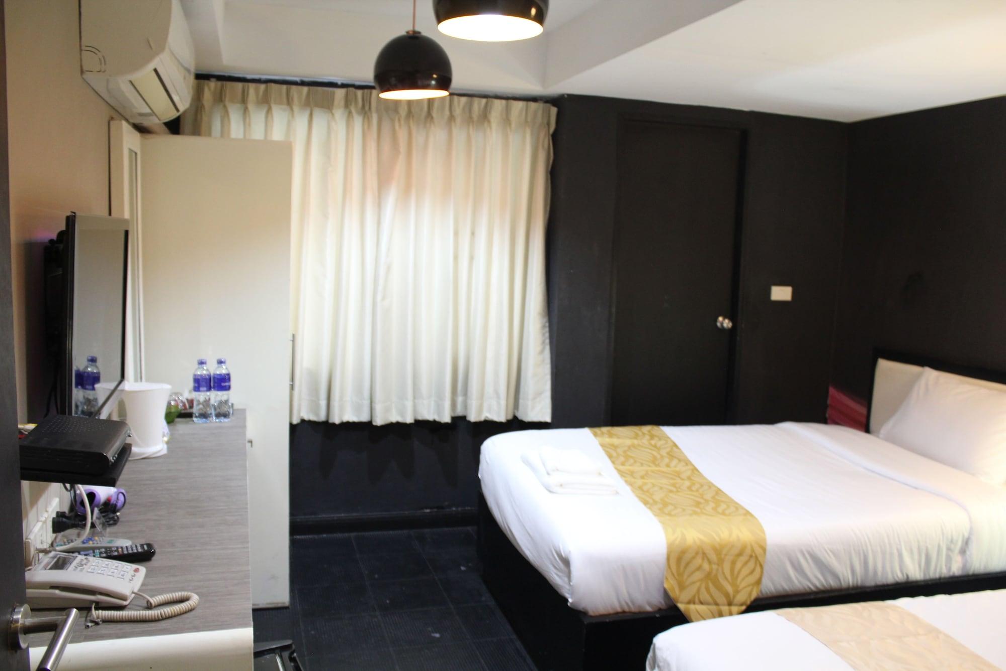 Hotel V30 Sukhumvit Bangkok Esterno foto