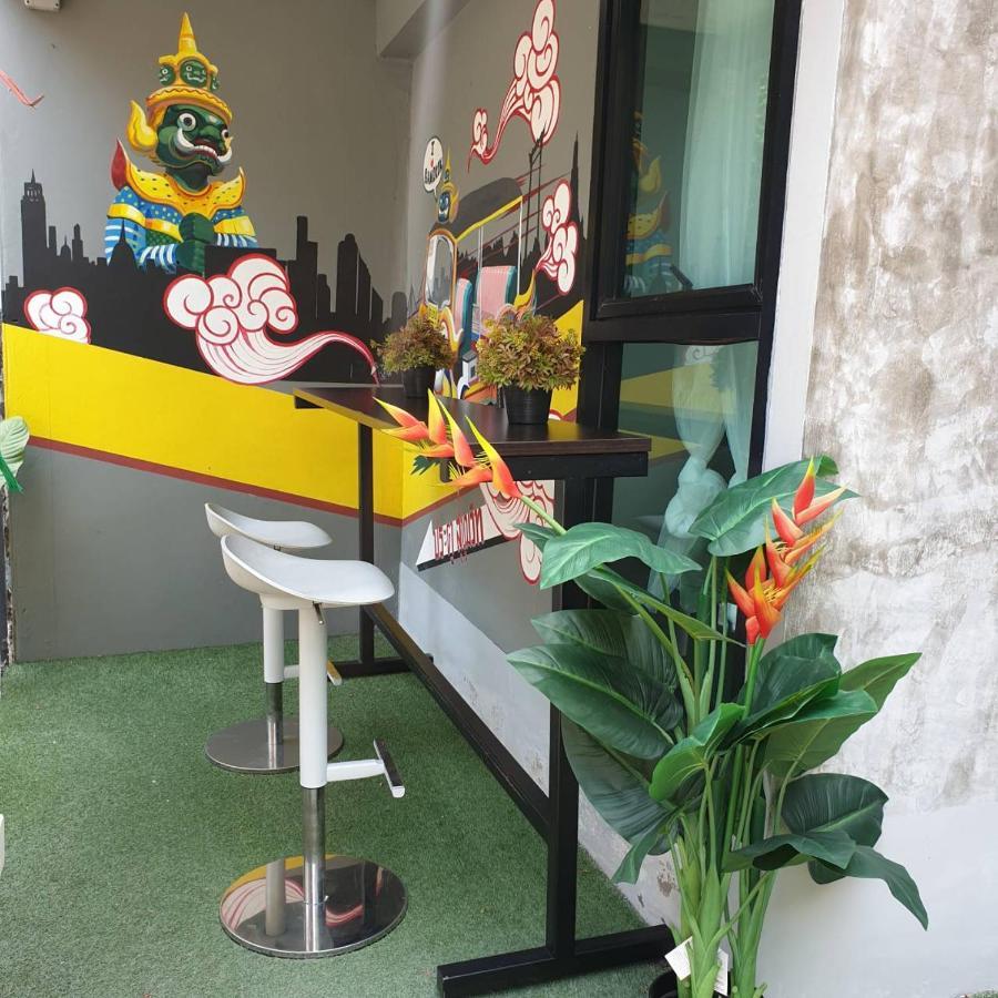 Hotel V30 Sukhumvit Bangkok Esterno foto