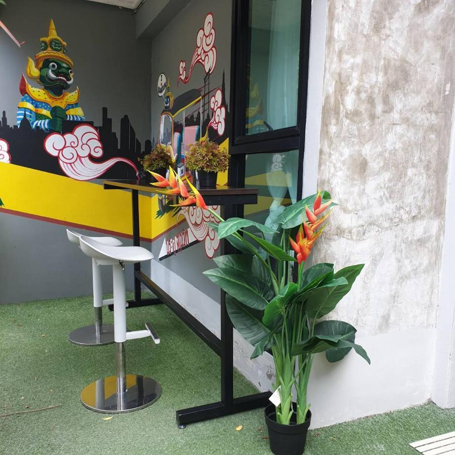 Hotel V30 Sukhumvit Bangkok Esterno foto