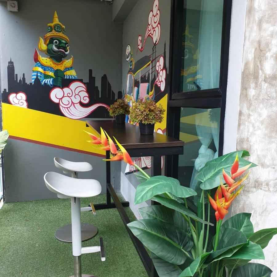 Hotel V30 Sukhumvit Bangkok Esterno foto