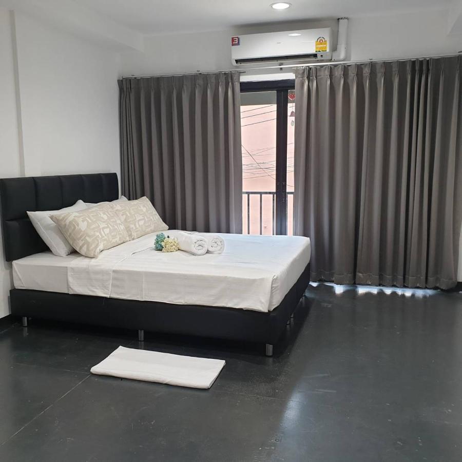 Hotel V30 Sukhumvit Bangkok Esterno foto