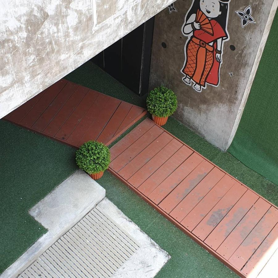 Hotel V30 Sukhumvit Bangkok Esterno foto