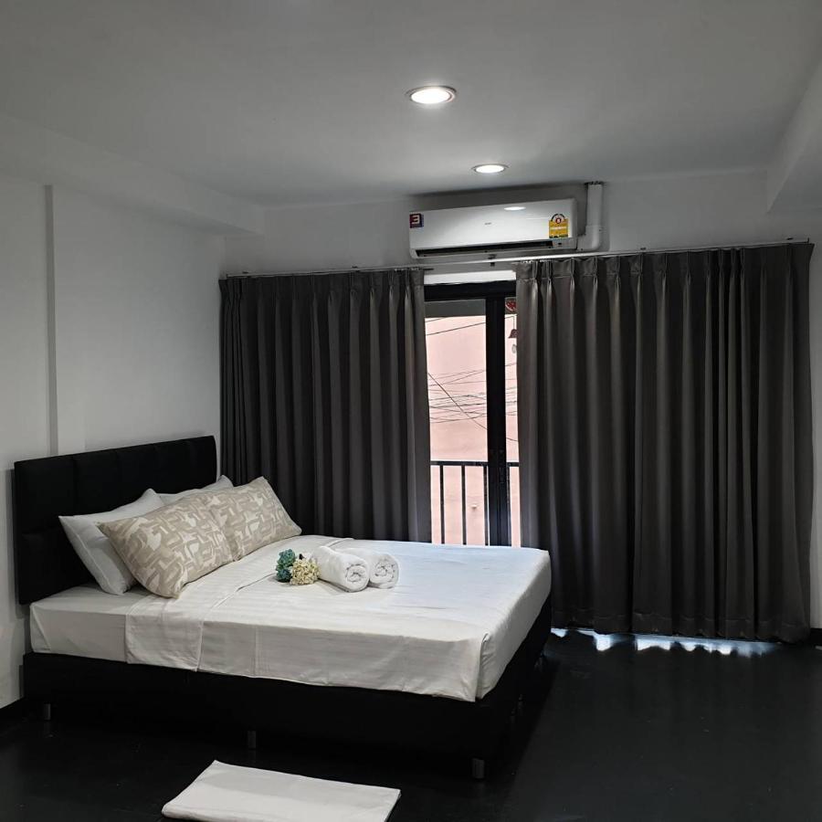 Hotel V30 Sukhumvit Bangkok Esterno foto