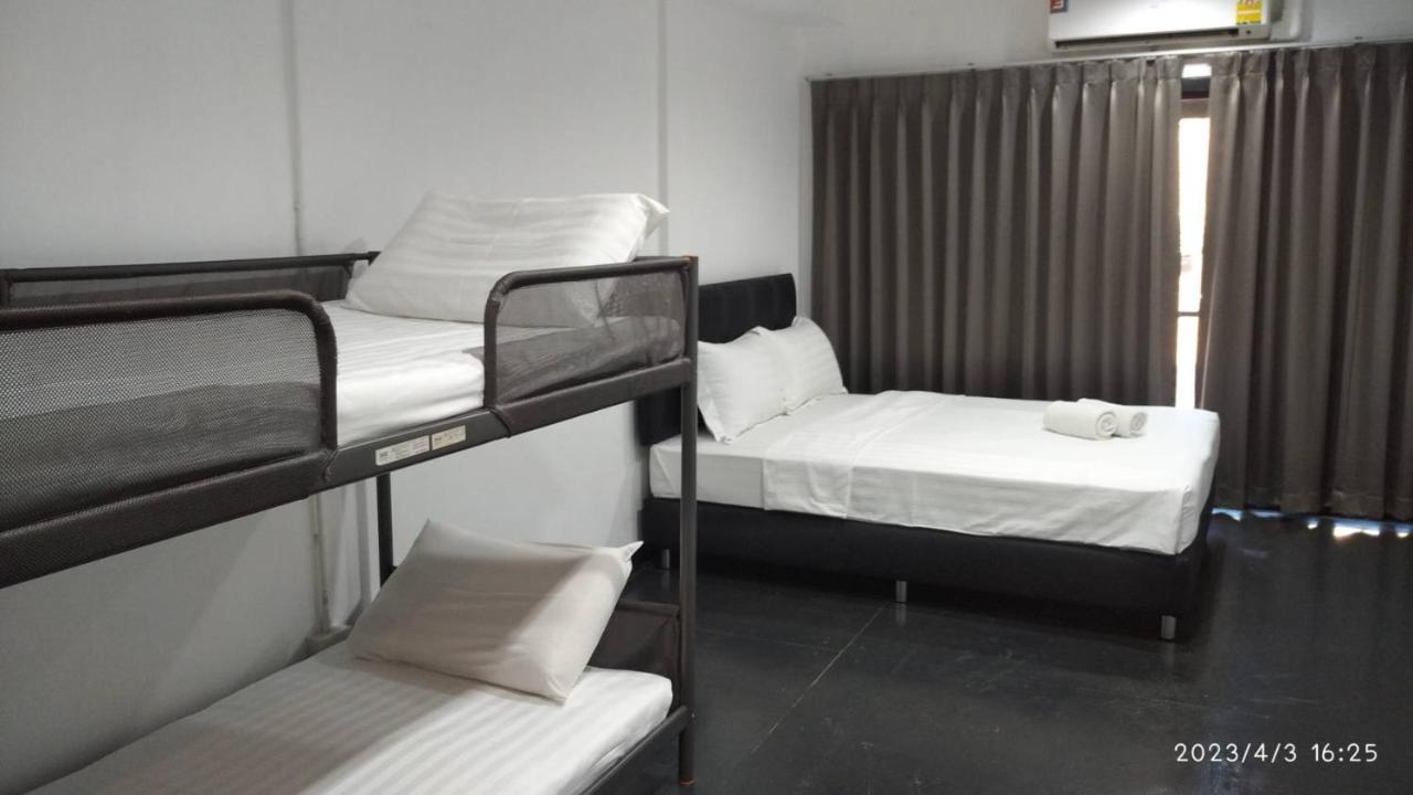 Hotel V30 Sukhumvit Bangkok Esterno foto