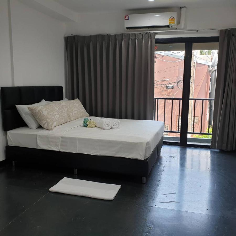 Hotel V30 Sukhumvit Bangkok Esterno foto