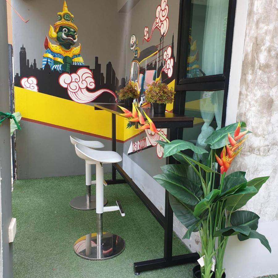 Hotel V30 Sukhumvit Bangkok Esterno foto