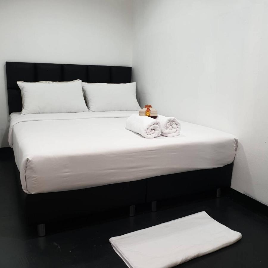 Hotel V30 Sukhumvit Bangkok Esterno foto