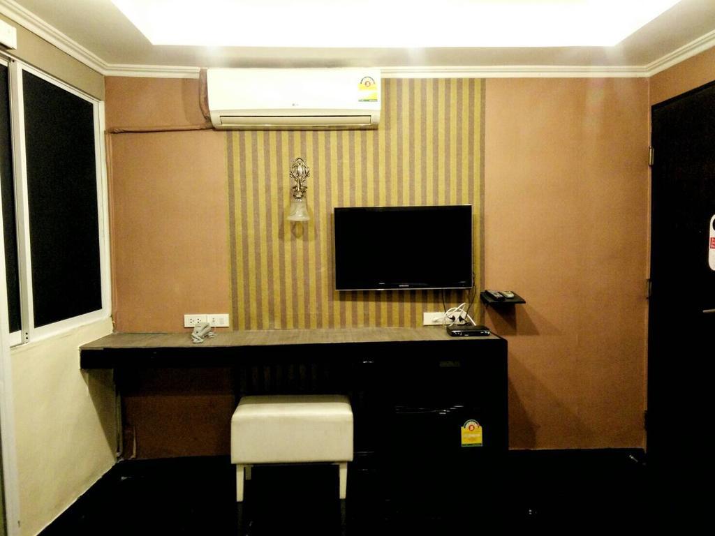 Hotel V30 Sukhumvit Bangkok Esterno foto