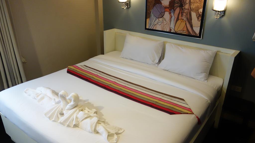 Hotel V30 Sukhumvit Bangkok Esterno foto