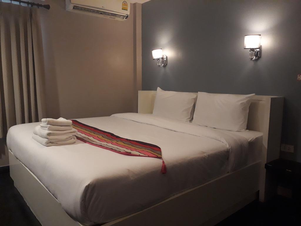 Hotel V30 Sukhumvit Bangkok Esterno foto