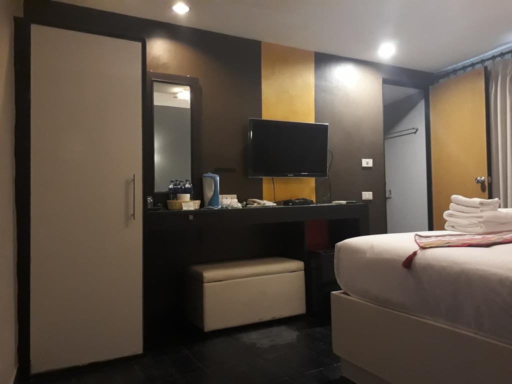 Hotel V30 Sukhumvit Bangkok Esterno foto