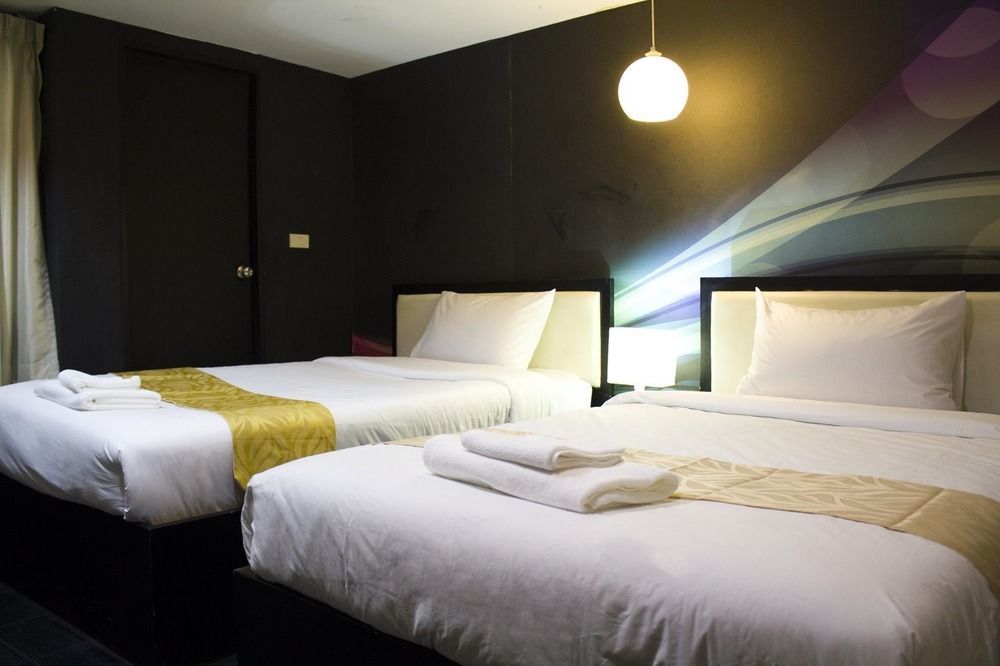 Hotel V30 Sukhumvit Bangkok Esterno foto