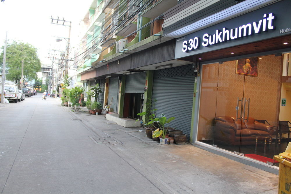 Hotel V30 Sukhumvit Bangkok Esterno foto